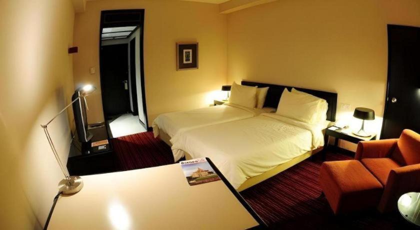 Tanahmas The Sibu Hotel Kültér fotó